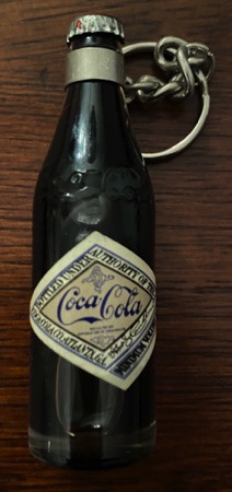 M06024-1 € 8,00 coca cola mini flesje tevens  sleutelhanger